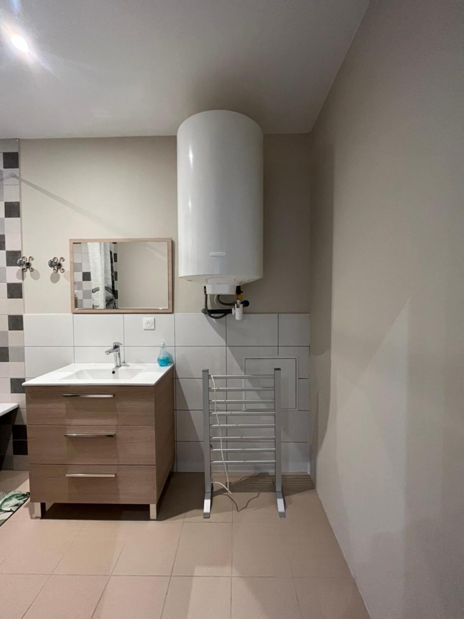 Alta Apartment บูร์ก-เลส์-วาลองซ์ ภายนอก รูปภาพ