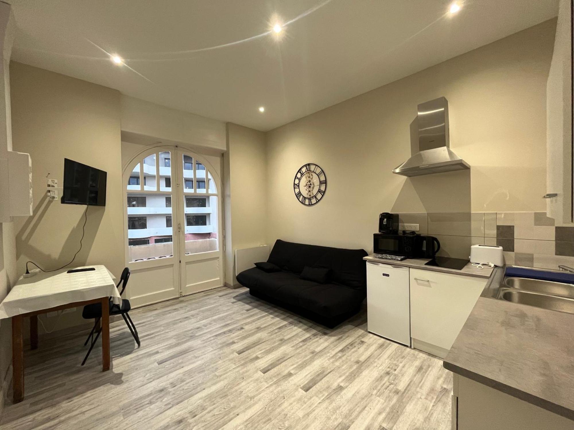 Alta Apartment บูร์ก-เลส์-วาลองซ์ ภายนอก รูปภาพ