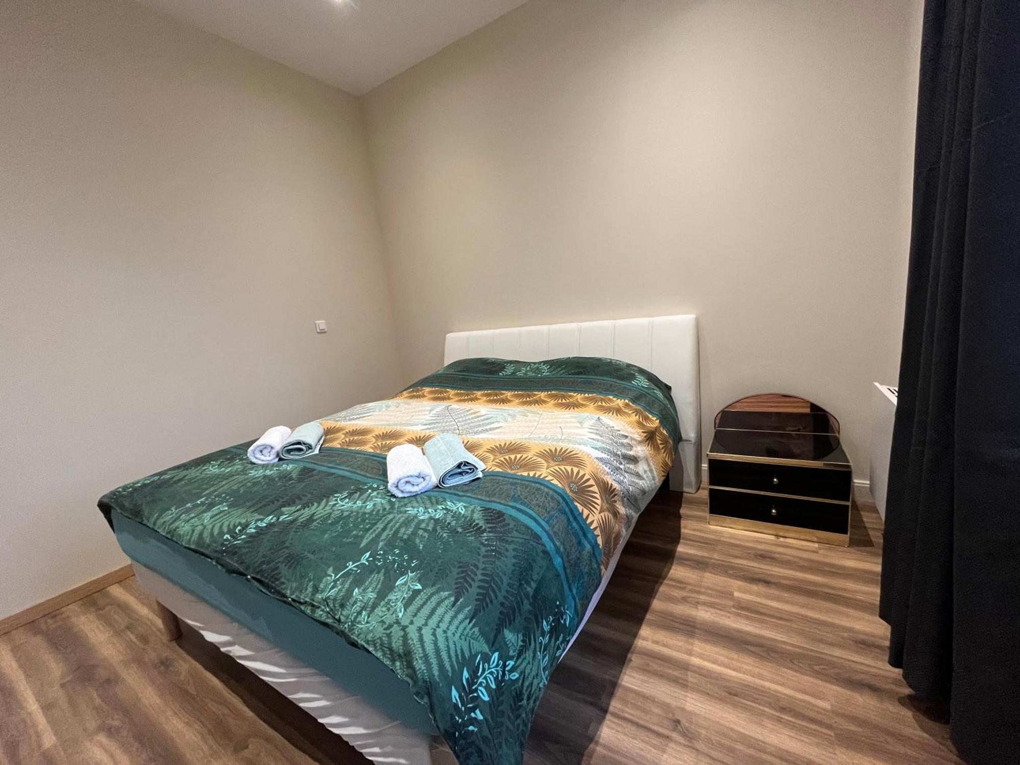 Alta Apartment บูร์ก-เลส์-วาลองซ์ ภายนอก รูปภาพ