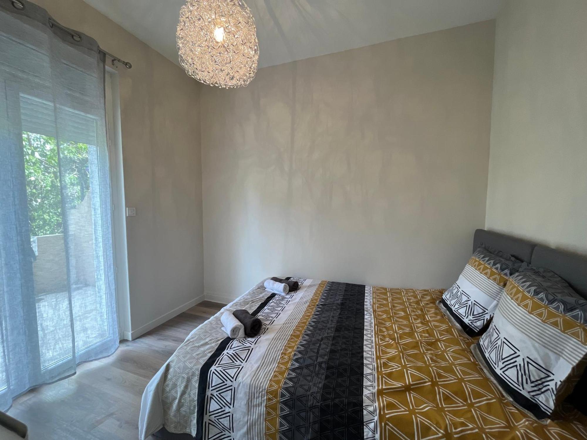 Alta Apartment บูร์ก-เลส์-วาลองซ์ ภายนอก รูปภาพ