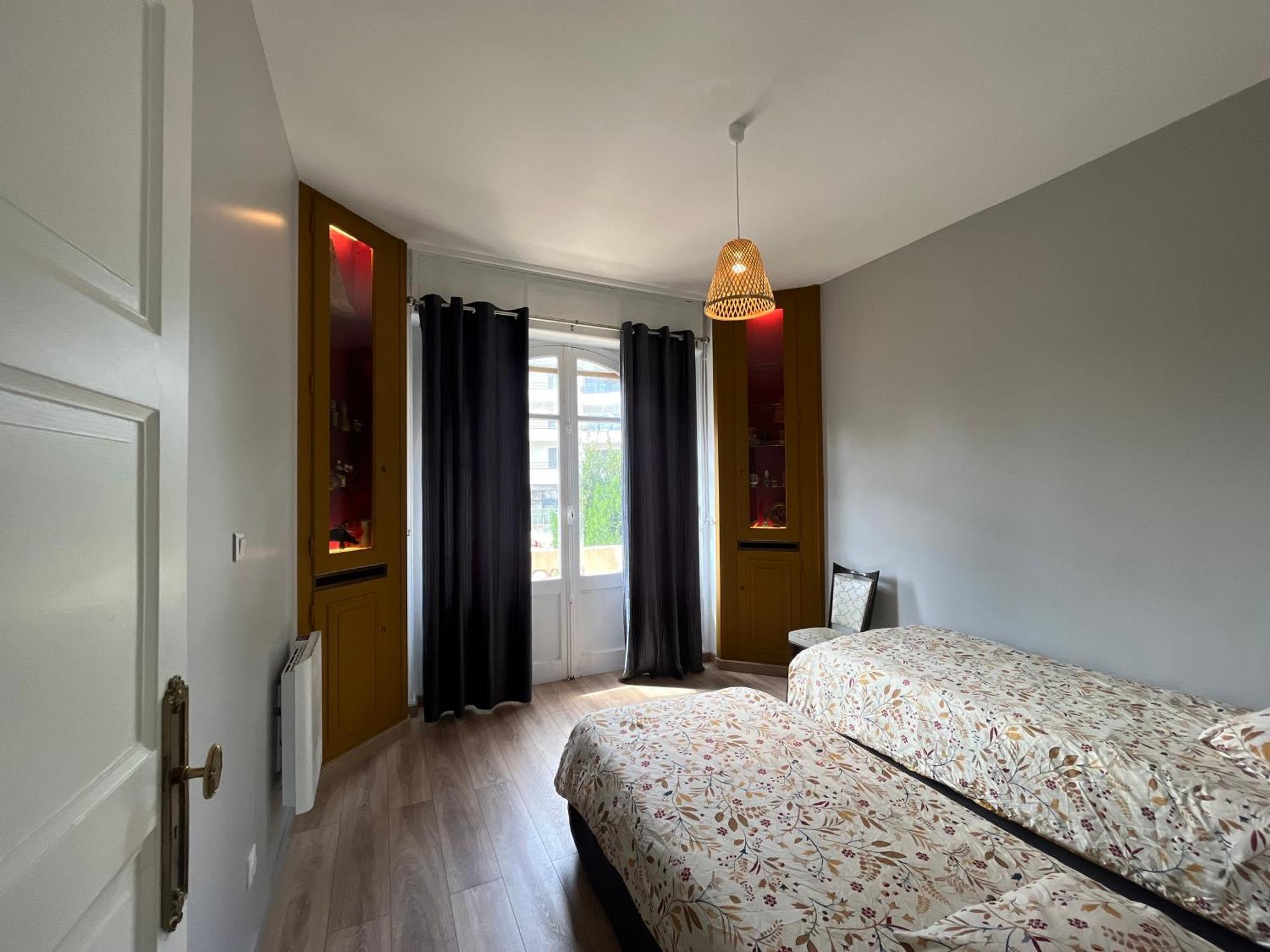 Alta Apartment บูร์ก-เลส์-วาลองซ์ ภายนอก รูปภาพ